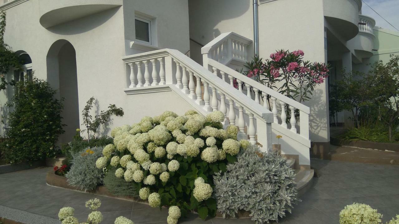 Apartments Lipic Vodice Exterior foto