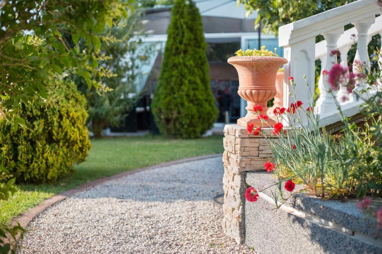 Apartments Lipic Vodice Exterior foto