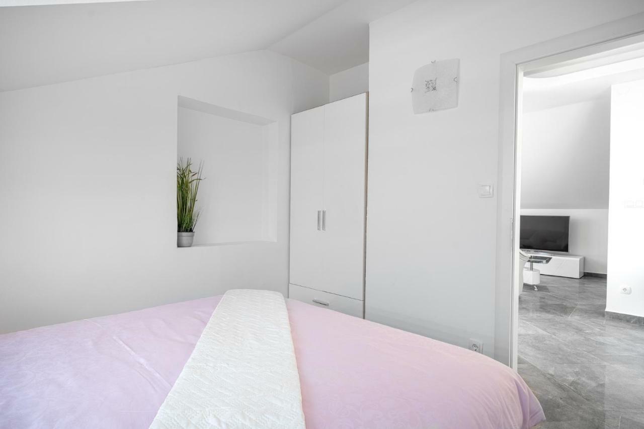Apartments Lipic Vodice Exterior foto