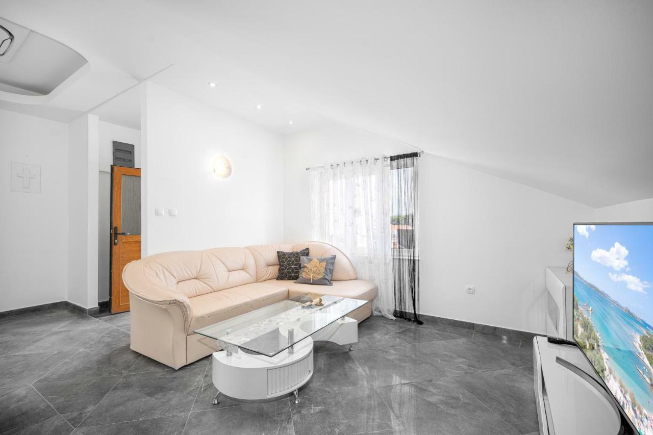 Apartments Lipic Vodice Exterior foto
